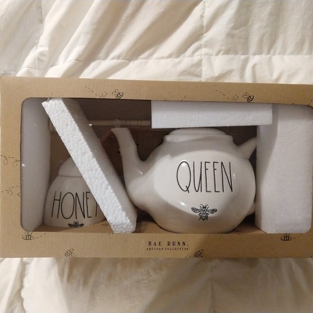 NIB Rae Dunn HONEY Pot & QUEEN Teapot